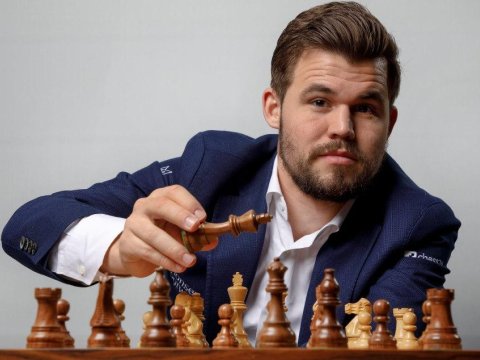 Karlsen yenə dünya çempionu oldu