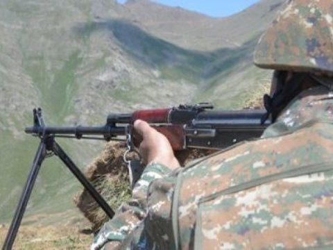 Ermənistan Kəlbəcərlə sərhəddə döyüş texnikası və canlı qüvvə TOPLADI