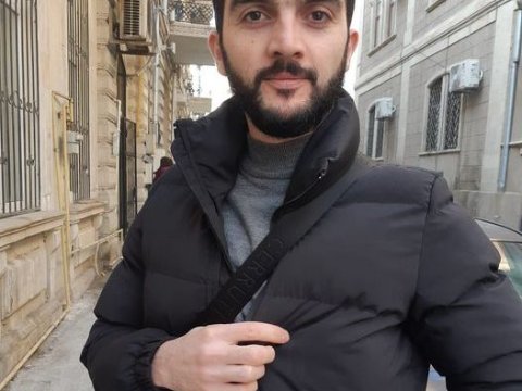 Jurnalist məhkəmədə DÖYÜLDÜ