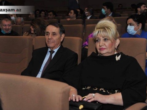 Məmurlar xanımları ilə qala gecəsində - FOTOLAR