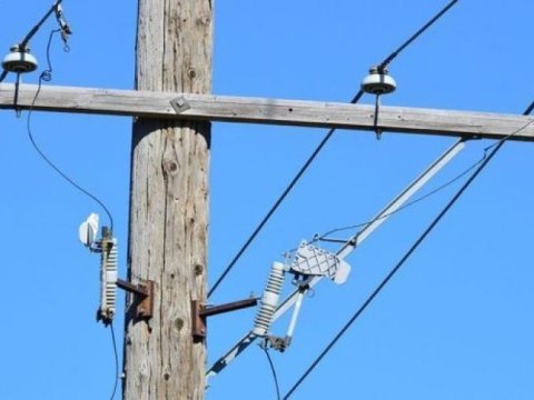 Elektrik dirəyinə çıxaraq intihar etmək istədi