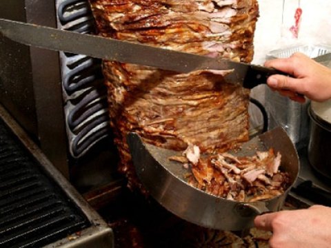 Agentlik dönərxanadakı zəhərlənməni ARAŞDIRIR