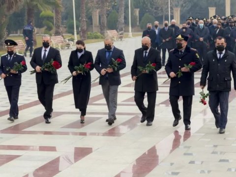 Deputat Salyanda Heydər Əliyevin abidəsini ziyarət edib