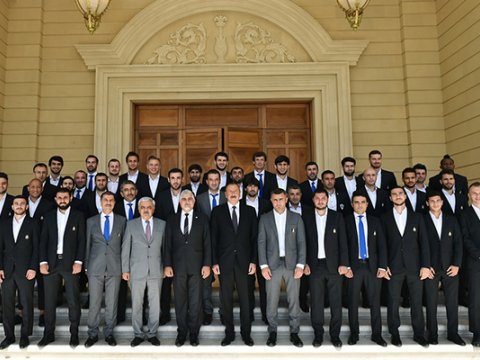 Rövnəq Abdullayev Prezidentin “Qarabağ”la görüşünə ÇAĞIRILMADI