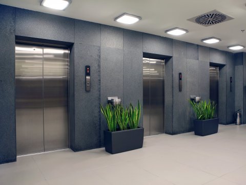 Binalarda liftlərə dair tələblər müəyyənləşdi