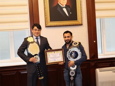 Dünya çempionu Fuad Muradovla görüşüb