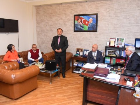 Kamal Abdullaya mükafat təqdim olundu - FOTO