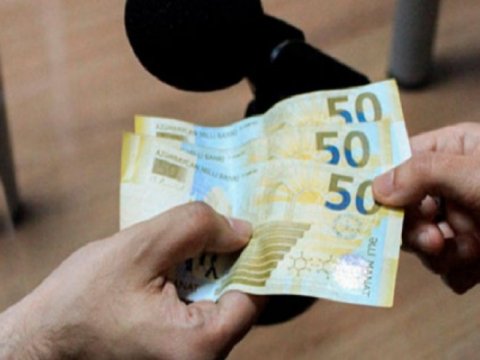 Valideynlərdən pul tələb edən direktorla bağlı araşdırma aparılır