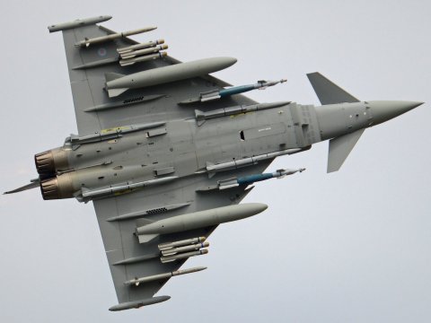 Britaniya Suriyada dron vurdu