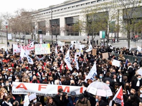 Fransada hakimlərin kütləvi AKSİYASI