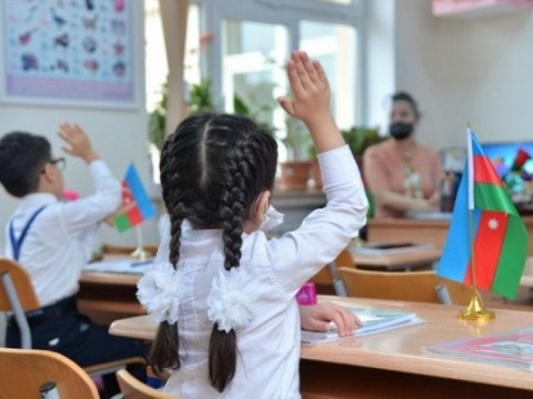 Jurnalistin oğluna irad tutan müəllimə TÖHMƏT VERİLDİ - FOTO