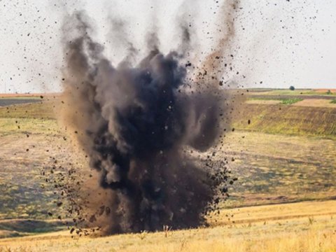 Ağdamda traktor minaya düşüb