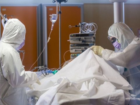 Koronavirusla mübarizə aparan həkimlərə 11.1 milyonluq əlavə ödənilib