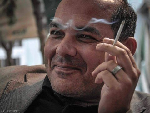 Kitab satan yazıçının bir günü... 