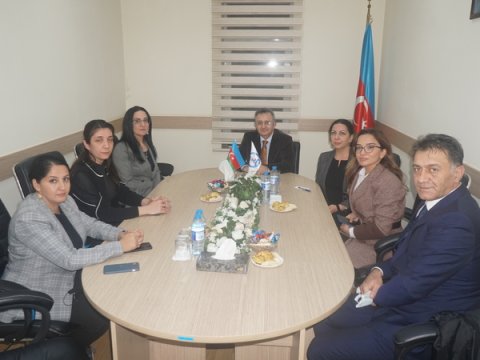 Türkiyəli rektor şəhid ailələri ilə görüşdü - FOTOLAR