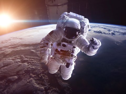 Kosmosa uçan milyarder Yerə qayıdıb