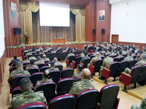 Zabit və psixoloqların toplantısı