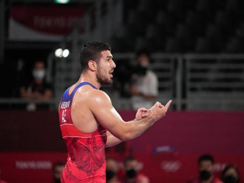 Güləşçimiz erməniyə qalib gələrək Fransa çempionu oldu