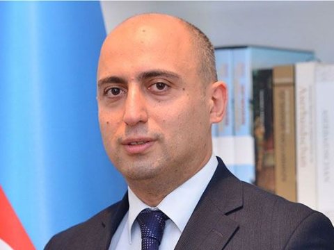 Nazir oğlan şagirdi qız kimi təqdim edən müəllimdən DANIŞDI