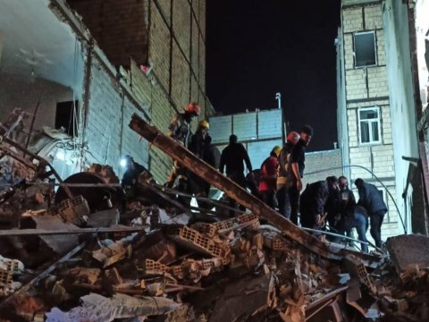 Təbrizdə yaşayış binası uçdu - 5 nəfər öldü, 15-i yaralandı