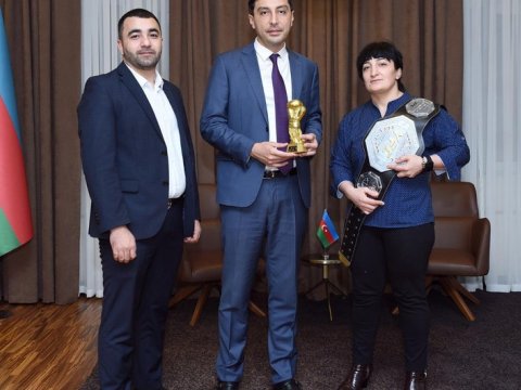 Nazir erməniyə qalib gələn idmançı ilə GÖRÜŞDÜ
