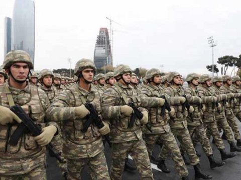 Prezident hərbçilərin maaşını artırdı