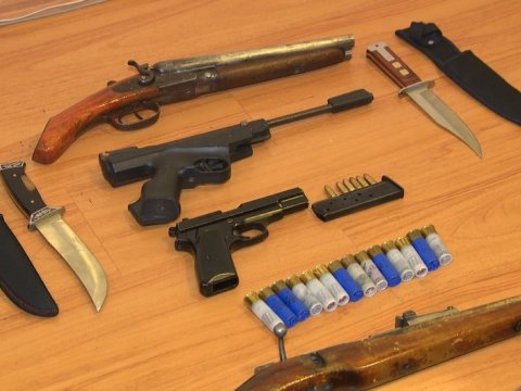 Polis əməliyyat keçirdi - 14 nəfərin tüfəngi əlindən alındı