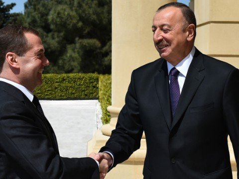Medvedev İlham Əliyevi təbrik etdi