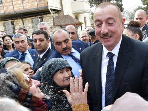 Məcburi köçkünlər İlham Əliyevi təbrik ediblər - VİDEO