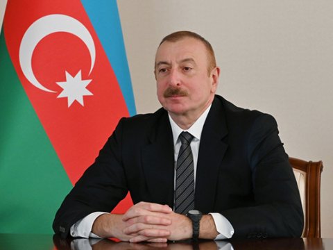 Sinif yoldaşları Prezidenti TƏBRİK ETDİ