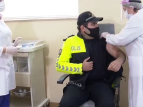 Polislərə buster doza vaksinin vurulmasına BAŞLANILDI