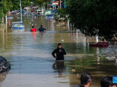 Malayziyada daşqın zamanı ölənlərin sayı artıb