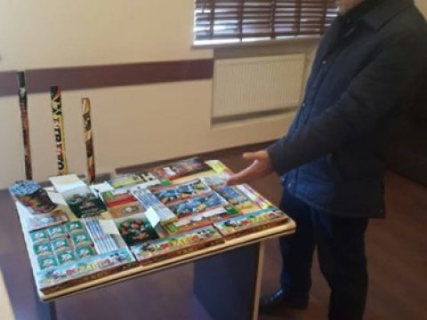 “Məktəbli” mağazasında fişəng satan şəxs saxlanıldı - FOTO