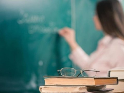 Bakı müəllimlərinin orta aylıq maaşı 741 manatdı