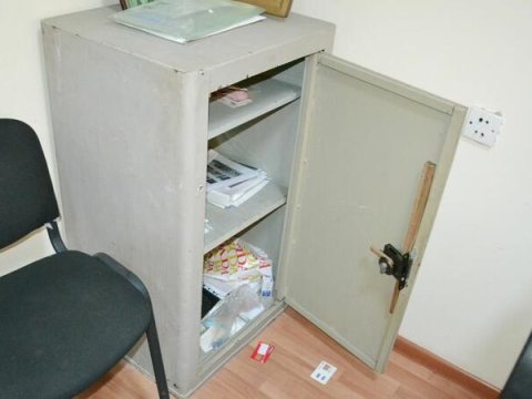 Ofisdən 8600 manat OĞURLANDI