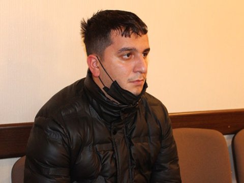 Qohumunun evindən oğurluq etdi