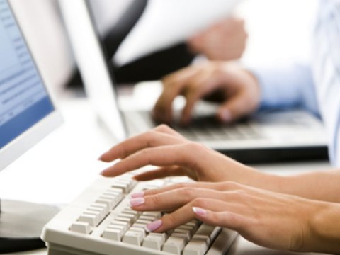 İqtisadiyyatdan yazan jurnalistlər tənqid olundu  