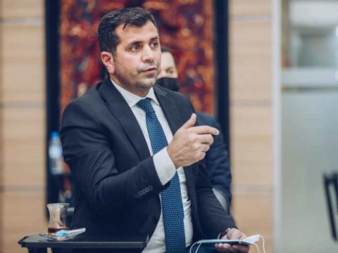 MEDİA Qanunu, iki tələbə və təmənnalı sevgi