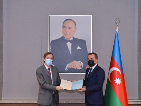 Əlcəzairin yeni səfiri Azərbaycana gəldi