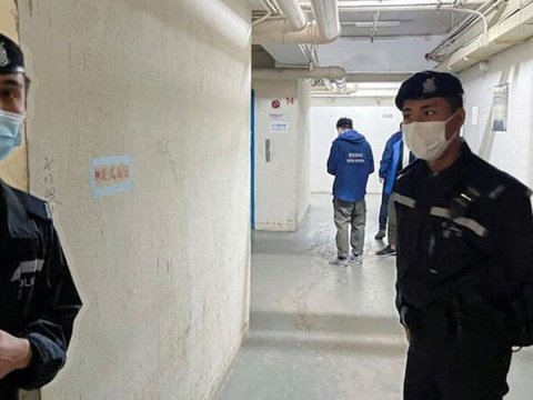 200 polis media qurumuna basqın etdi