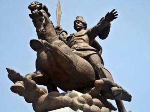 Koroğluya qoyulan heykəl nə gündədir? - Deputatdan ETİRAZ