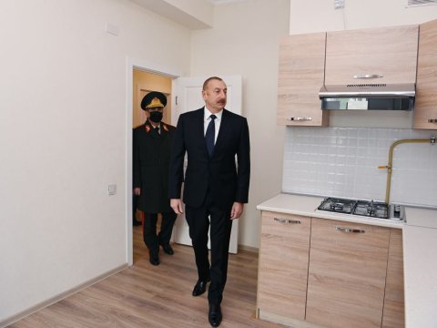 Prezident şəhid ailələri və hərbçilər üçün nəzərdə tutulmuş evlərlə tanış olub - YENİLƏNİB