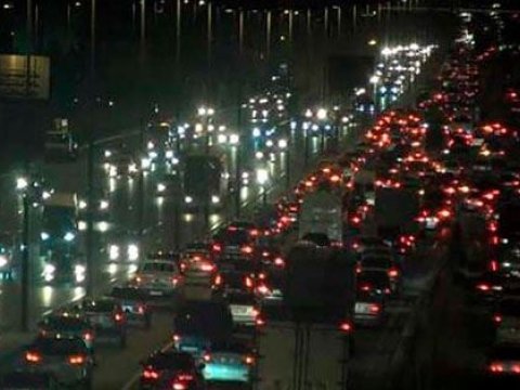 Bakının mərkəzində nəqliyyatın hərəkəti iflic olub - FOTO