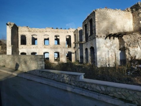 “Güllələnmiş daşlar üçün bayatı” - Şuşaya gedən jurnalistin yol QEYDLƏRİ 