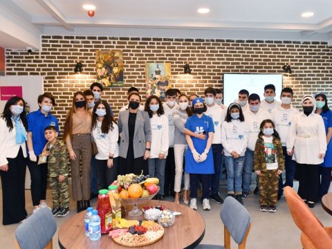 Mehriban Əliyeva və qızları autizmli uşaqların yanında - FOTOLAR