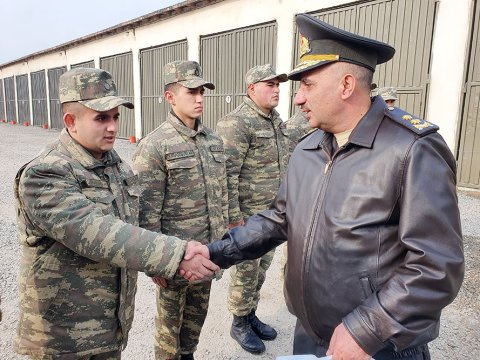 Müdafiə nazirinin müavini hərbçilərlə görüşüb - FOTOLAR