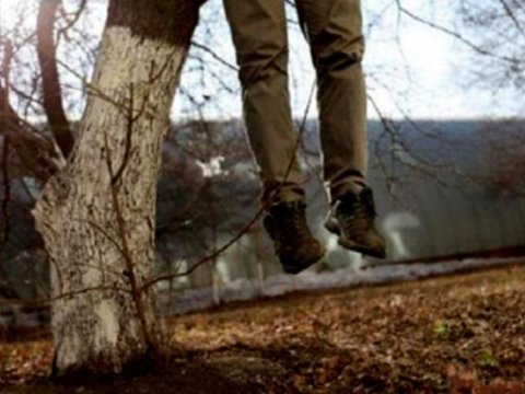 54 yaşlı kişi özünü qəbiristanlıqda asdı