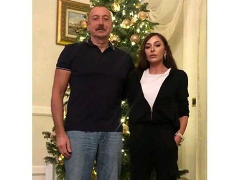 Mehriban Əliyeva Prezidentlə Yeni il fotosunu PAYLAŞDI