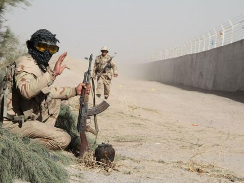 İran sərhədçiləri ilə silahlılar arasında atışma - Ölü və yaralılar var