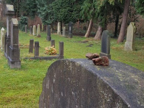 Almaniyada müsəlmanların qəbirləri dağıdıldı